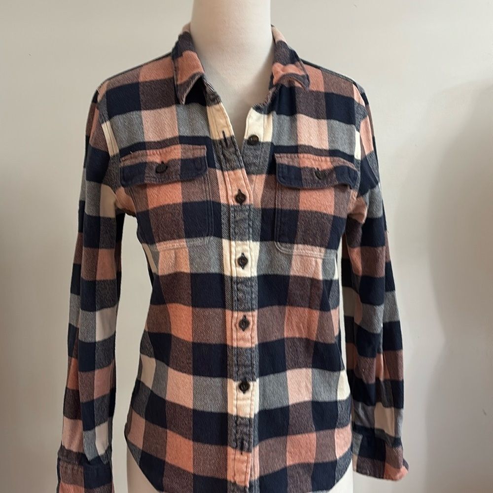 Patagonia Worn Wear Flannel Checkered Shirt in Navy and Peach XS - Picture 2 of 11